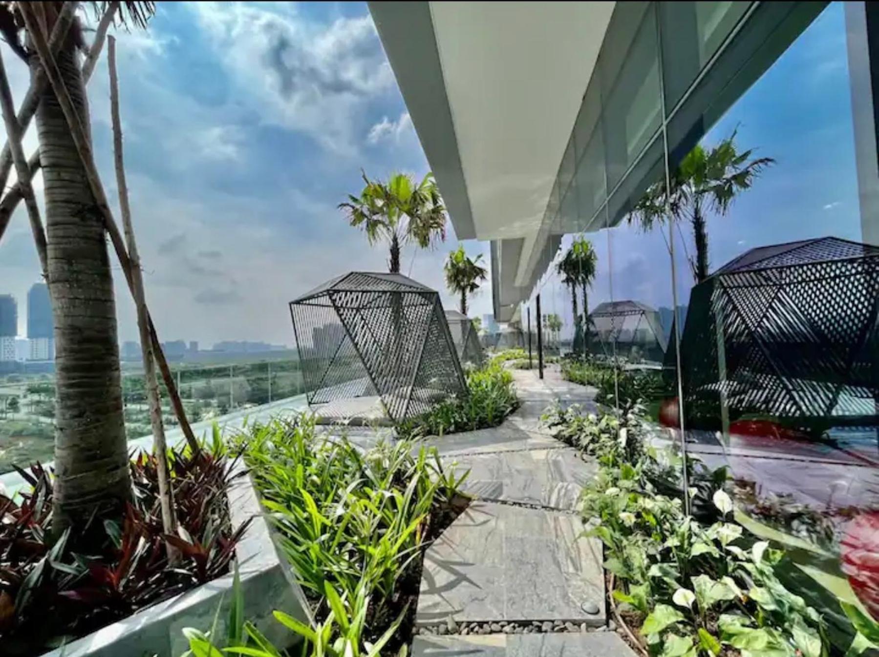 The Metropole -Complex "Opera, Crest, Galleria " -Free Pool-Gym-Sauna Room-Yoga Room Ho Chi Minh City Exterior photo
