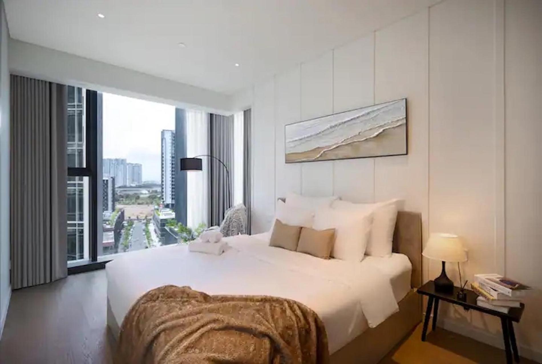 The Metropole -Complex "Opera, Crest, Galleria " -Free Pool-Gym-Sauna Room-Yoga Room Ho Chi Minh City Exterior photo
