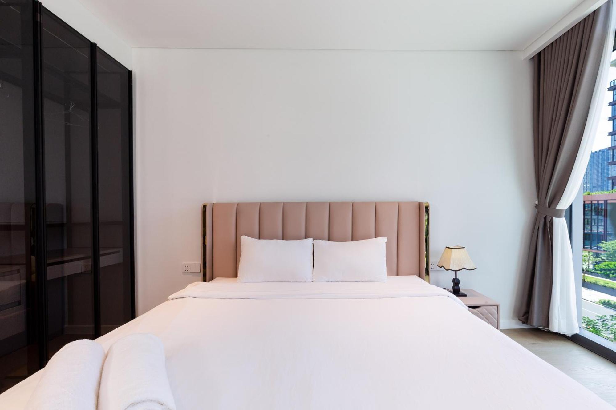 The Metropole -Complex "Opera, Crest, Galleria " -Free Pool-Gym-Sauna Room-Yoga Room Ho Chi Minh City Exterior photo